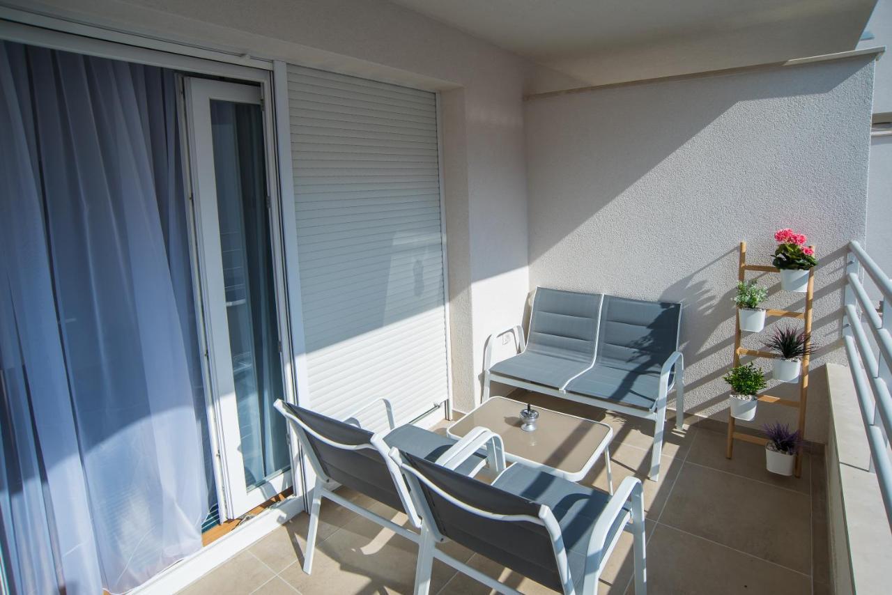 Rafael Apartment Split