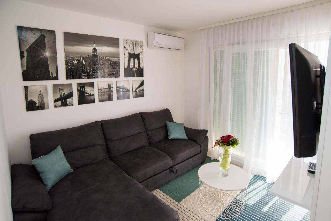 Rafael Apartment Split